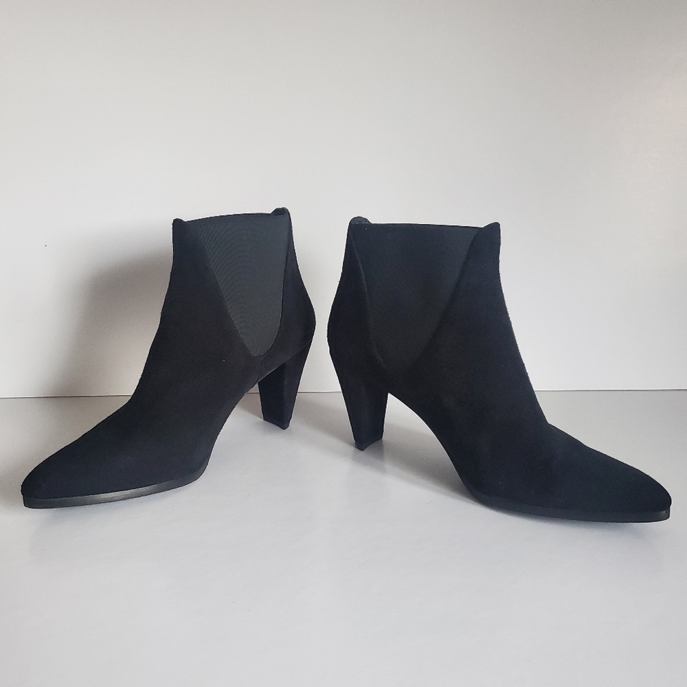 STUART WEITZMAN Women's Size 7 Black Suede Pull On Scoop Ankle Boots Office Wear